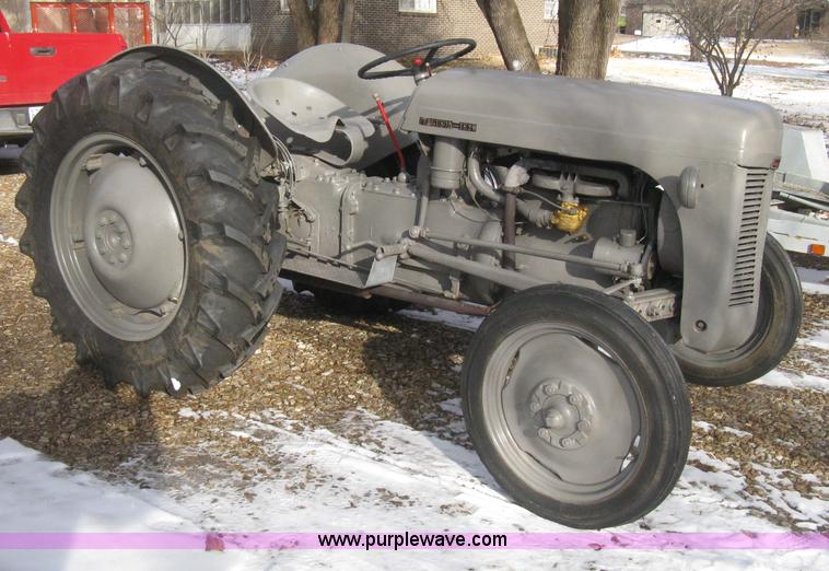 image for item I5738 1948 Ferguson TE20 tractor