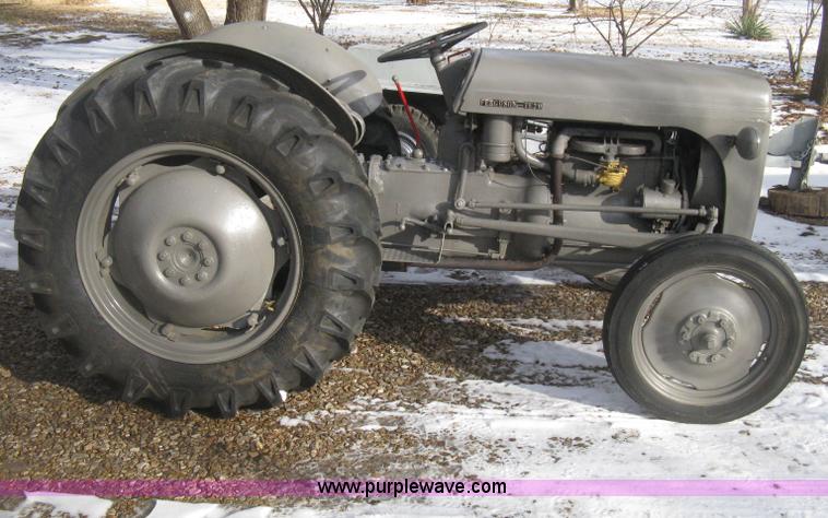 image for item I5738 1948 Ferguson TE20 tractor