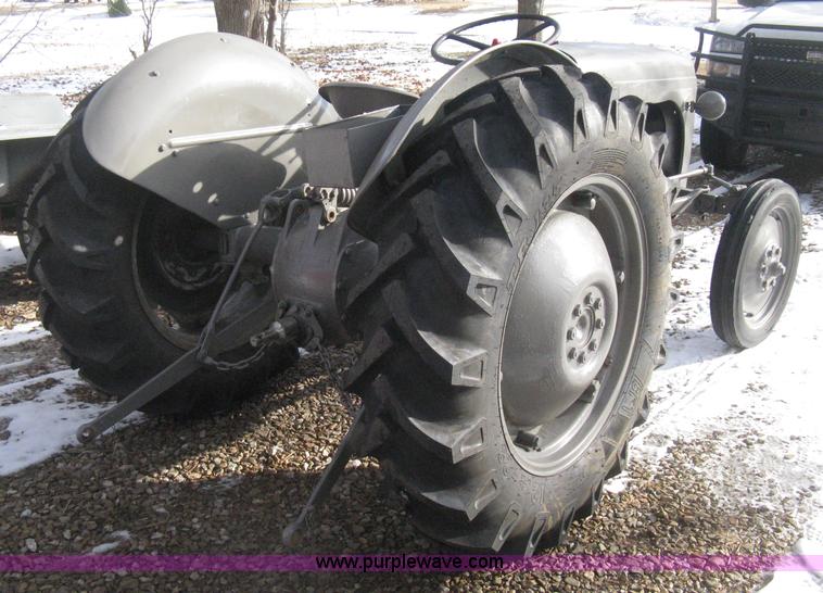 image for item I5738 1948 Ferguson TE20 tractor