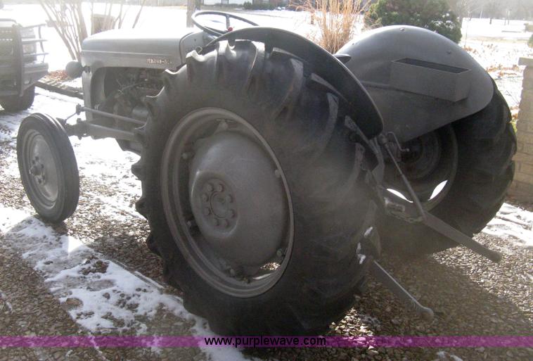 image for item I5738 1948 Ferguson TE20 tractor