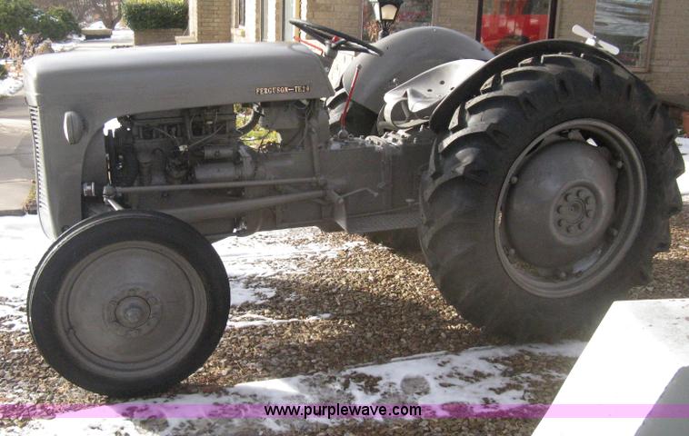 image for item I5738 1948 Ferguson TE20 tractor