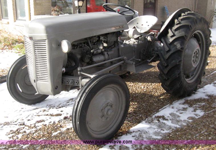 image for item I5738 1948 Ferguson TE20 tractor