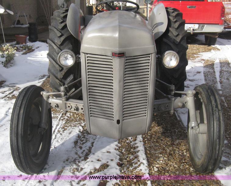 image for item I5738 1948 Ferguson TE20 tractor