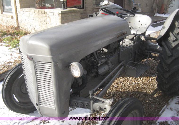 image for item I5738 1948 Ferguson TE20 tractor
