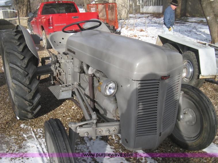 image for item I5738 1948 Ferguson TE20 tractor