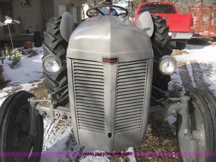 image for item I5738 1948 Ferguson TE20 tractor