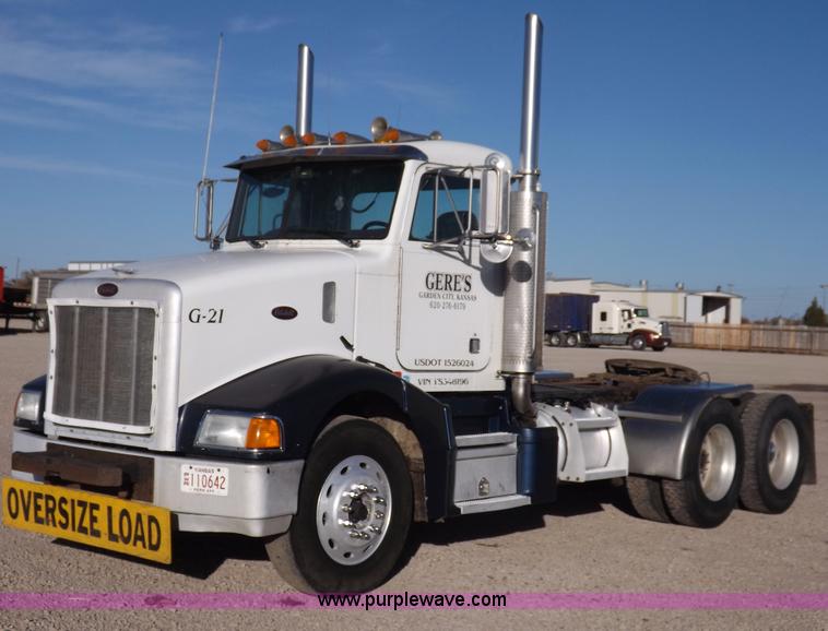 image for item I8251 2000 Peterbilt 385 semi truck