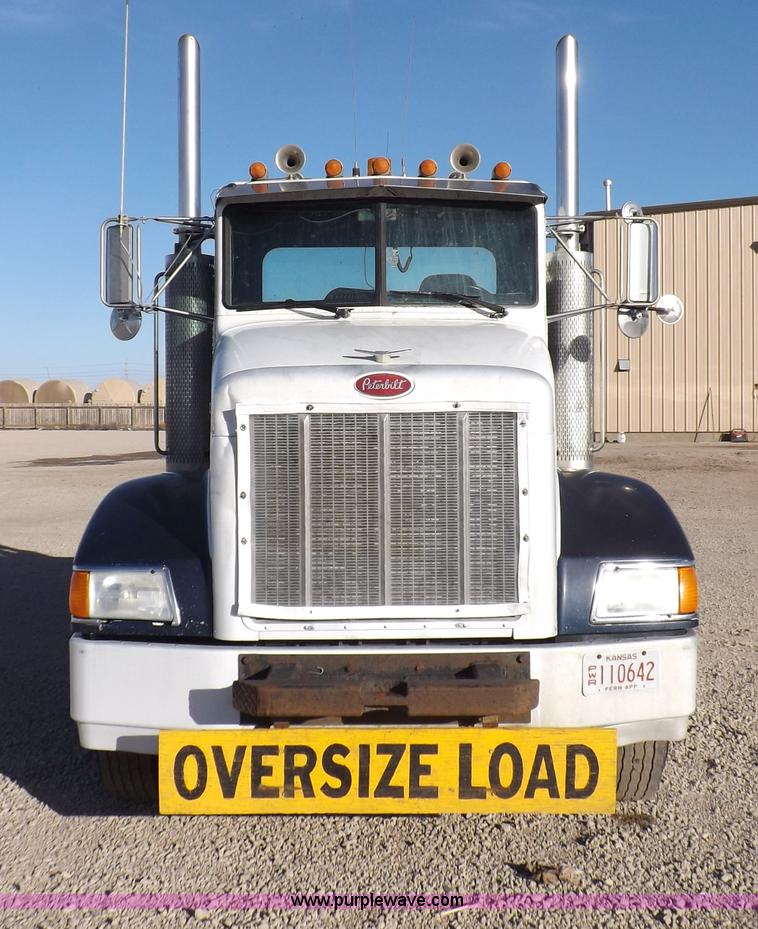 image for item I8251 2000 Peterbilt 385 semi truck