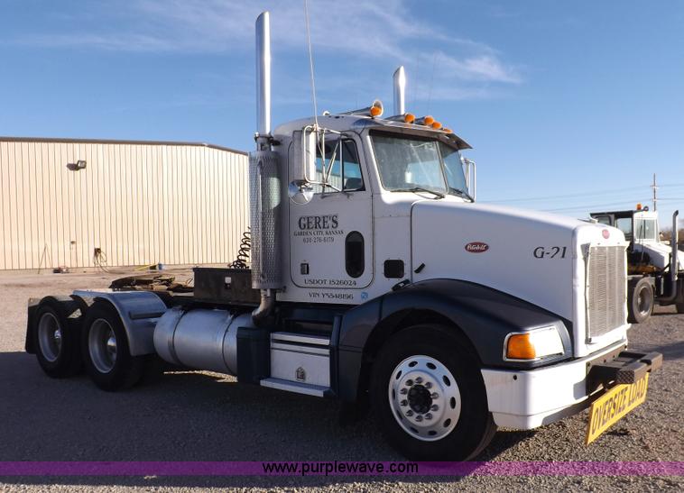 image for item I8251 2000 Peterbilt 385 semi truck