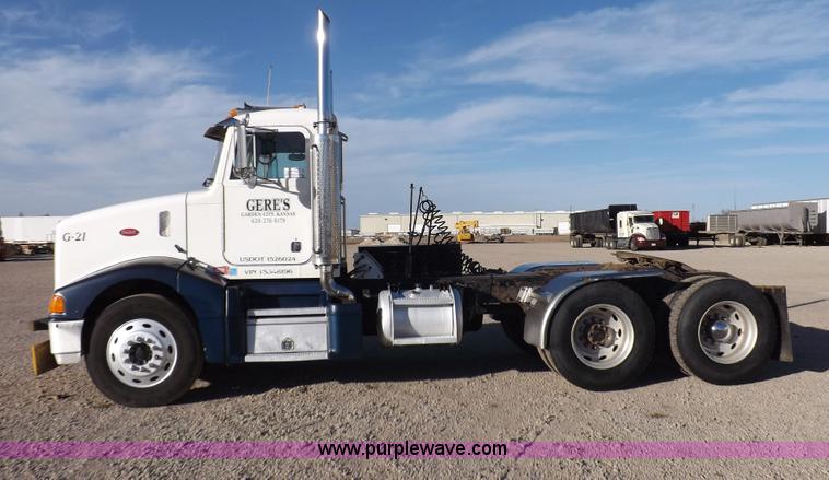 image for item I8251 2000 Peterbilt 385 semi truck