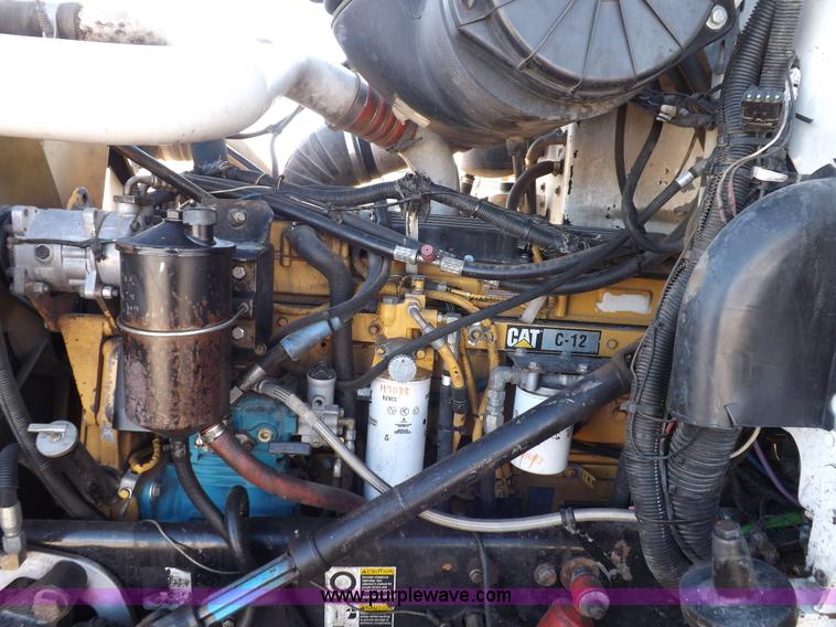 image for item I8251 2000 Peterbilt 385 semi truck