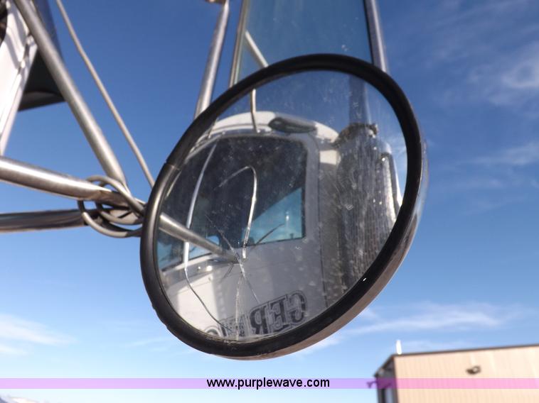 image for item I8251 2000 Peterbilt 385 semi truck