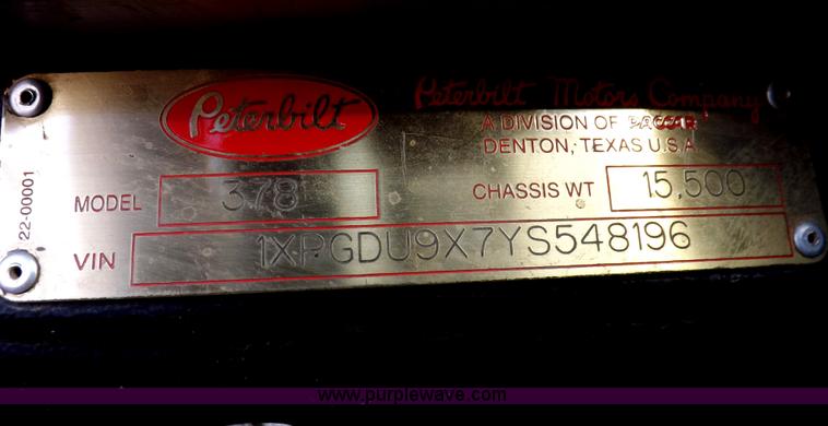 image for item I8251 2000 Peterbilt 385 semi truck