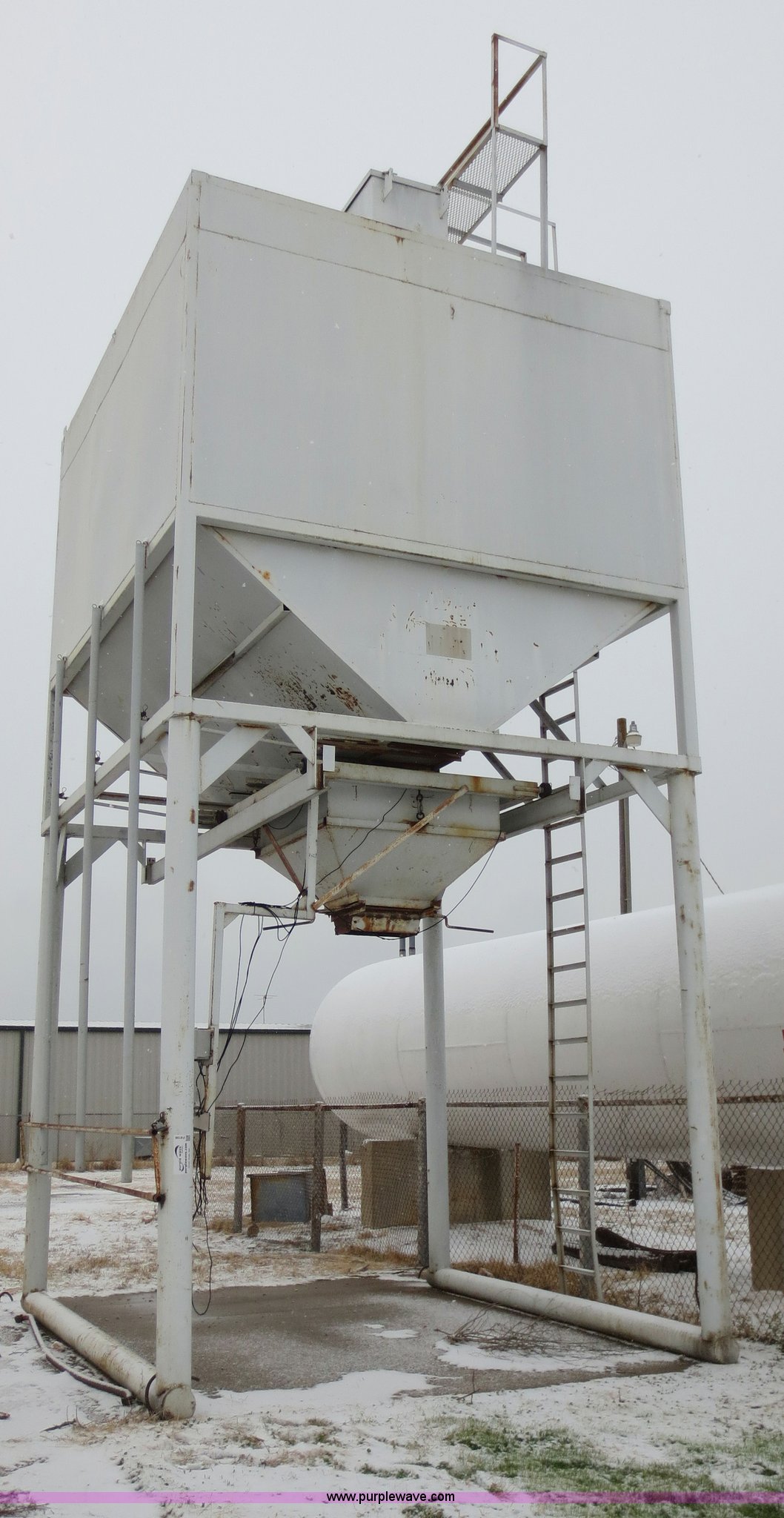 30 ton overhead bin in Grove , OK Item F8108 sold Purple Wave