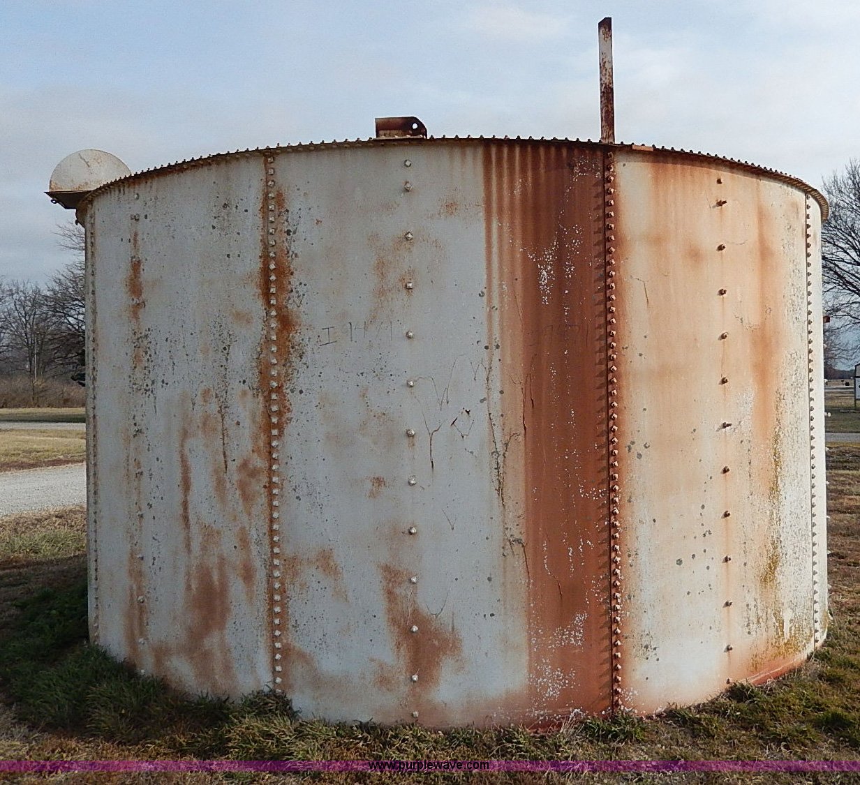 (4) grain bin tops in Harris, KS Item I9471 sold Purple Wave