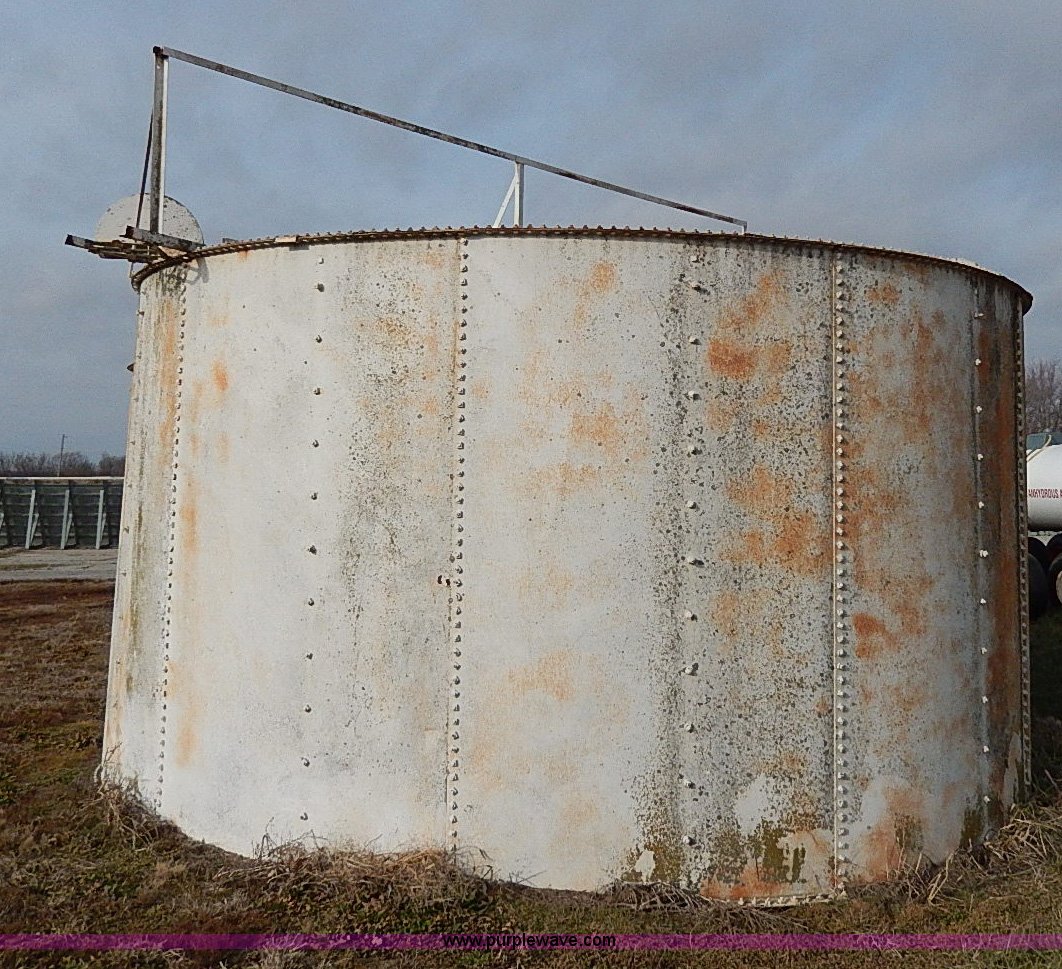 (4) grain bin tops in Harris, KS Item I9471 sold Purple Wave