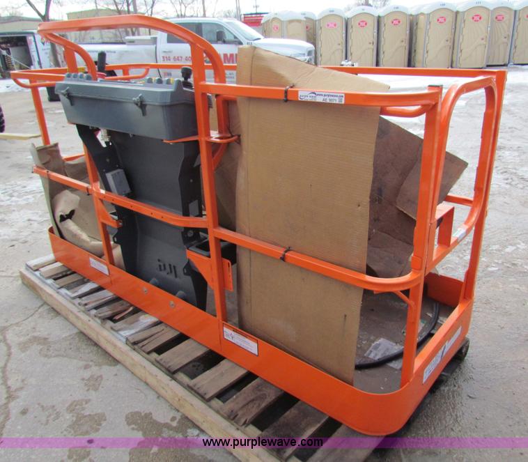 image for item AE9071 JLG basket
