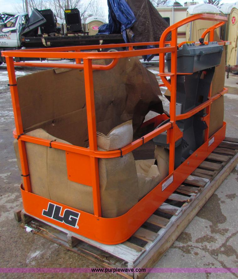 image for item AE9071 JLG basket