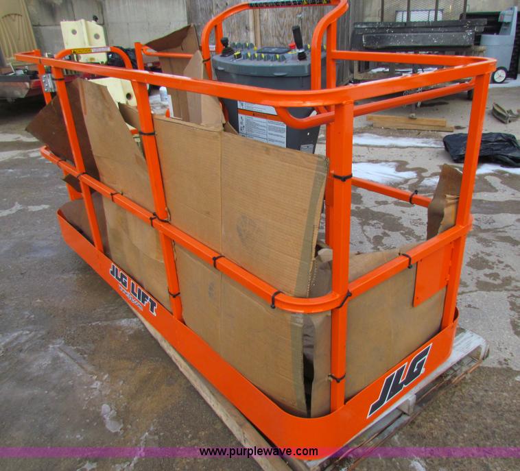 image for item AE9071 JLG basket