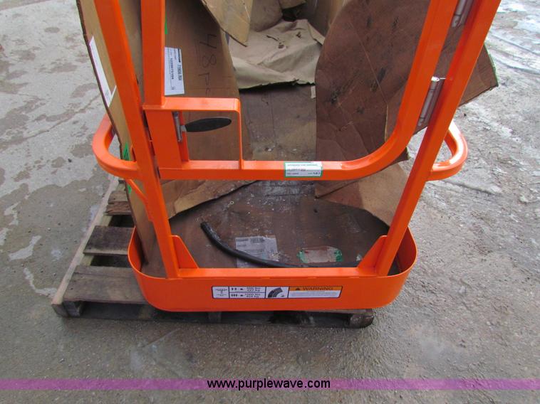 image for item AE9071 JLG basket