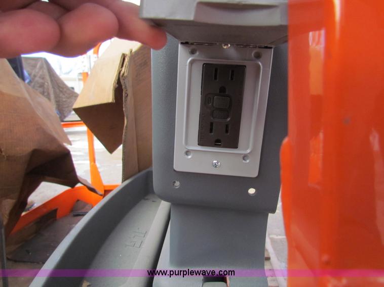 image for item AE9071 JLG basket