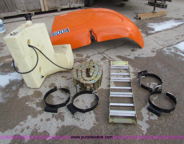 image for item AE9073 JLG 600A engine cover