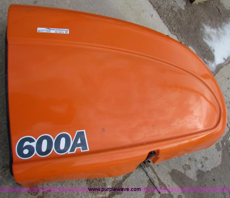 image for item AE9073 JLG 600A engine cover