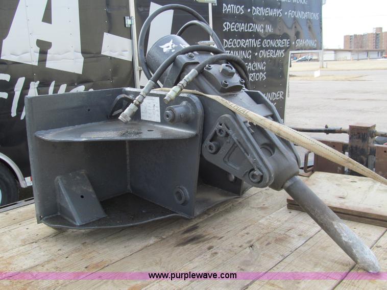 image for item AY9955 Bobcat 2500-6 hydraulic breaker