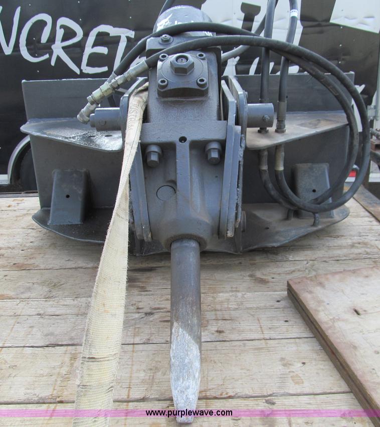 image for item AY9955 Bobcat 2500-6 hydraulic breaker