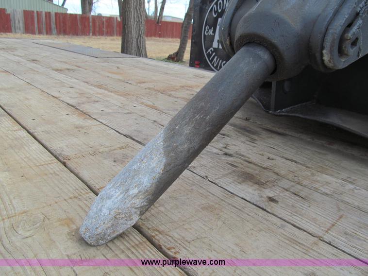 image for item AY9955 Bobcat 2500-6 hydraulic breaker