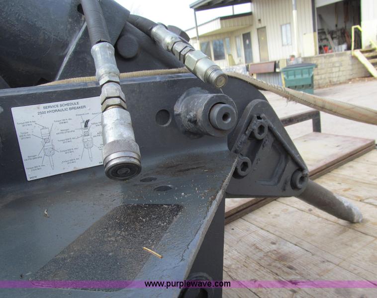 image for item AY9955 Bobcat 2500-6 hydraulic breaker