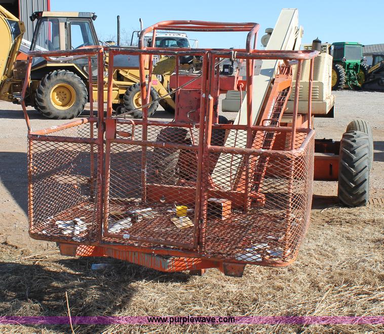 image for item C3672 1990 JLG 40H boom lift