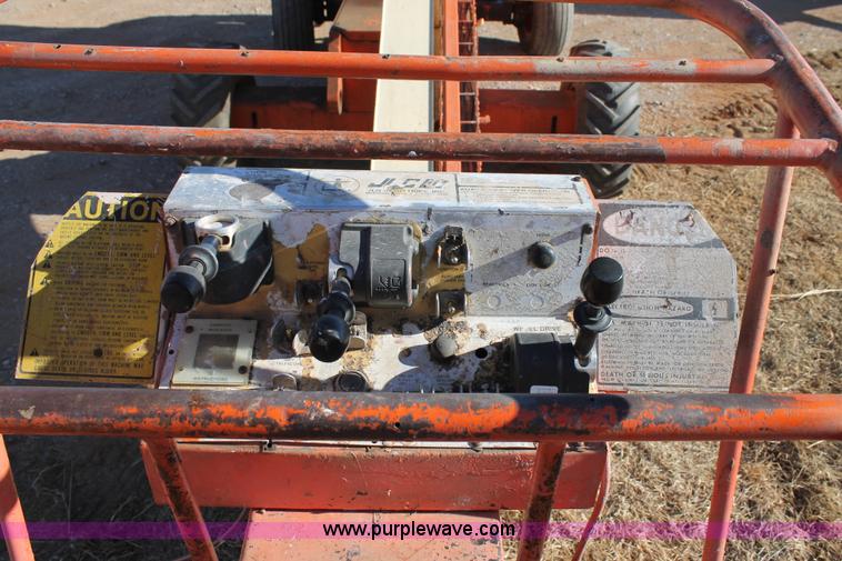 image for item C3672 1990 JLG 40H boom lift