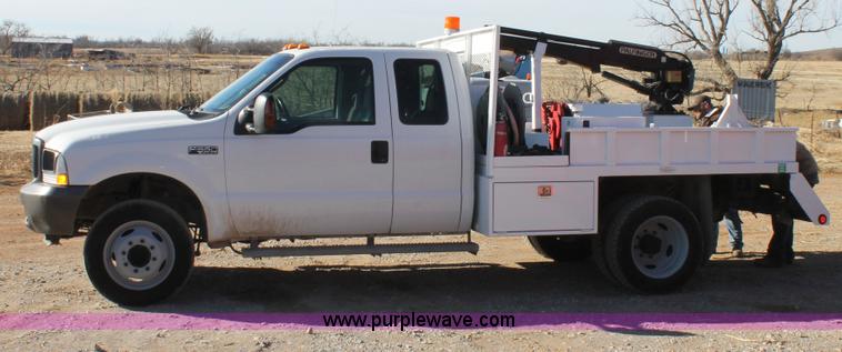 image for item C3673 2004 Ford F550 SuperCab utility truck