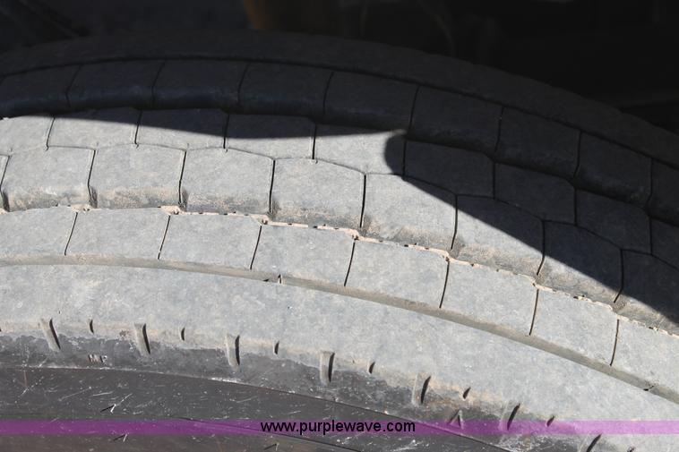 image for item C3673 2004 Ford F550 SuperCab utility truck