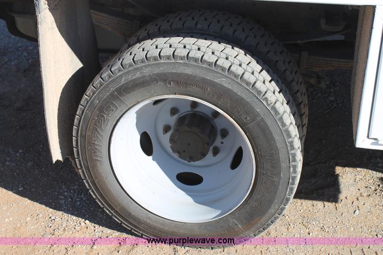 image for item C3673 2004 Ford F550 SuperCab utility truck