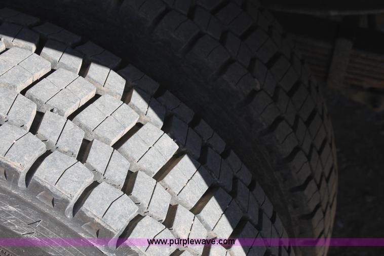 image for item C3673 2004 Ford F550 SuperCab utility truck