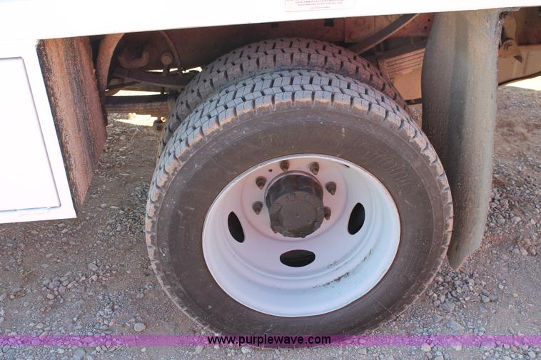 image for item C3673 2004 Ford F550 SuperCab utility truck