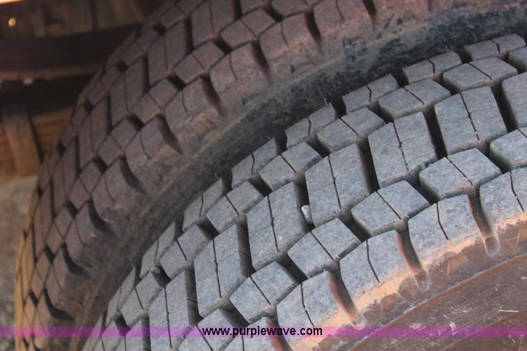 image for item C3673 2004 Ford F550 SuperCab utility truck