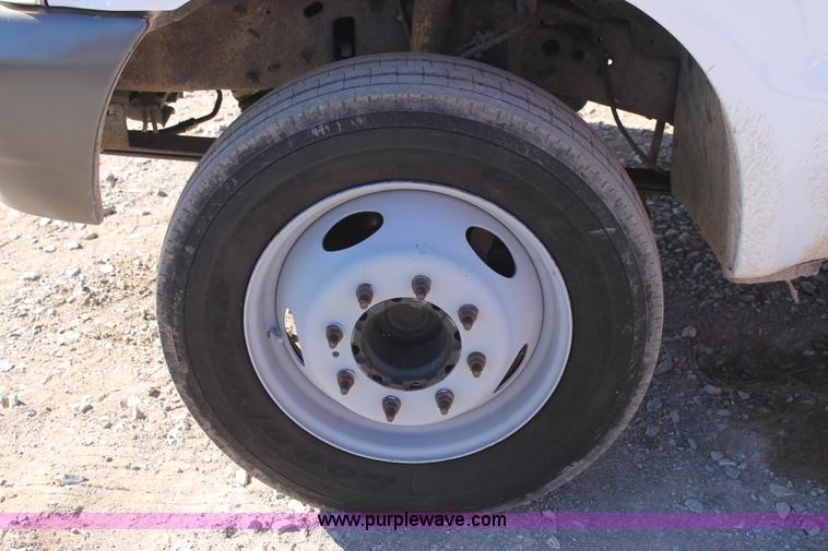 image for item C3673 2004 Ford F550 SuperCab utility truck