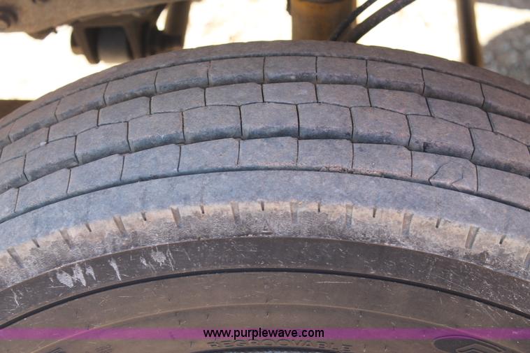 image for item C3673 2004 Ford F550 SuperCab utility truck