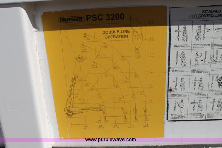 image for item C3673 2004 Ford F550 SuperCab utility truck