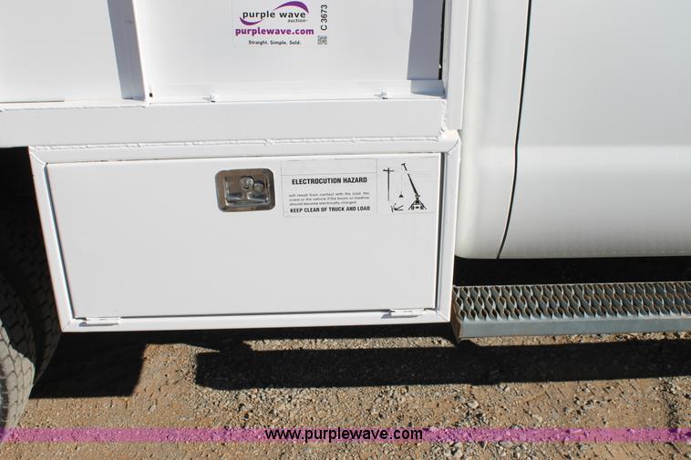 image for item C3673 2004 Ford F550 SuperCab utility truck