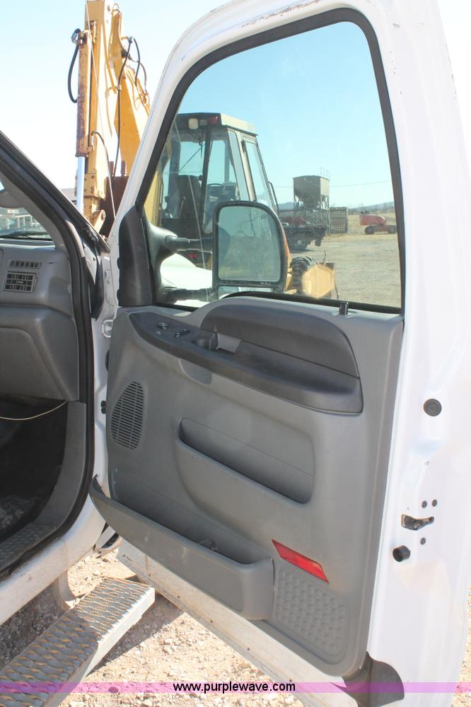 image for item C3673 2004 Ford F550 SuperCab utility truck