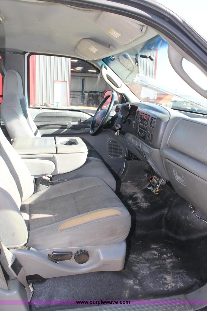 image for item C3673 2004 Ford F550 SuperCab utility truck