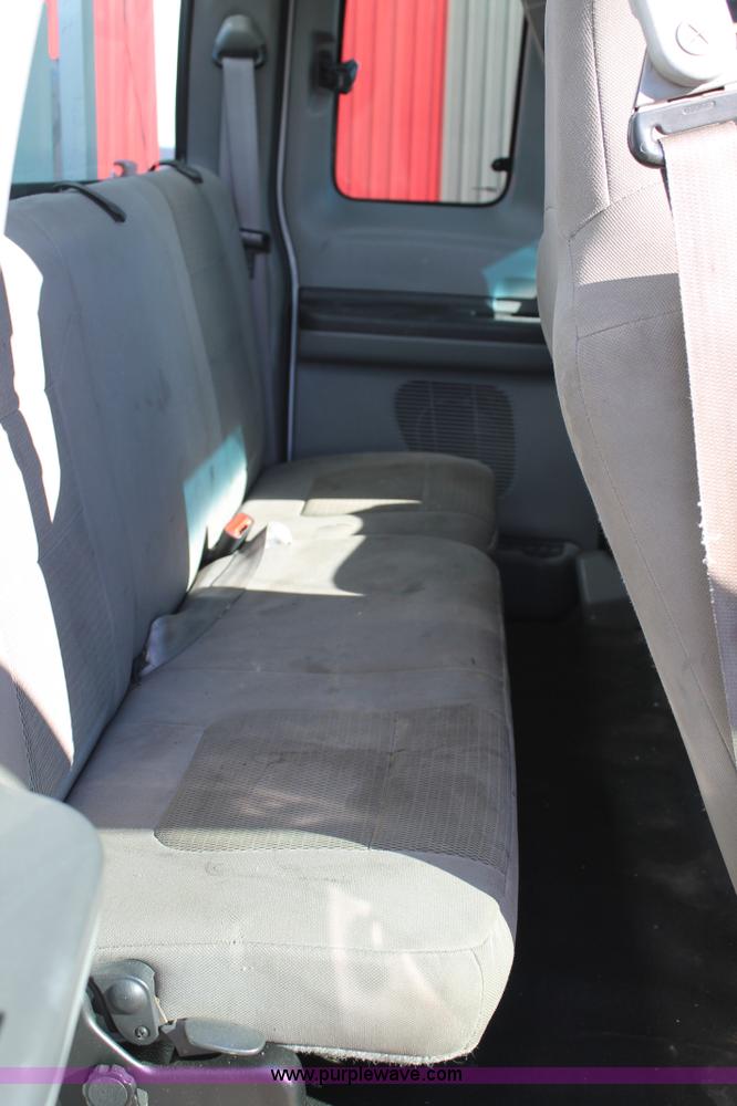 image for item C3673 2004 Ford F550 SuperCab utility truck