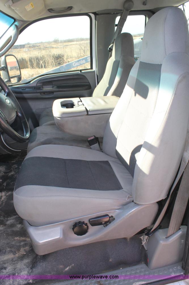 image for item C3673 2004 Ford F550 SuperCab utility truck