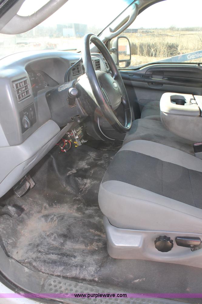 image for item C3673 2004 Ford F550 SuperCab utility truck