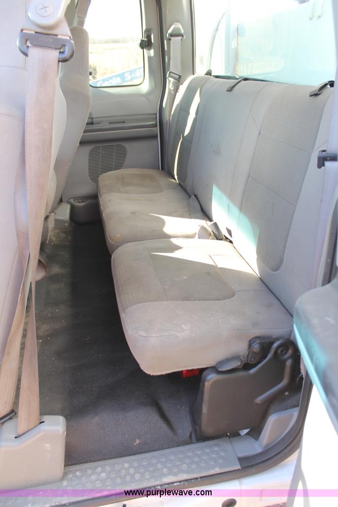 image for item C3673 2004 Ford F550 SuperCab utility truck