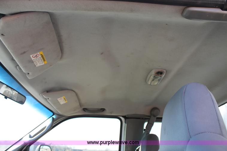 image for item C3673 2004 Ford F550 SuperCab utility truck